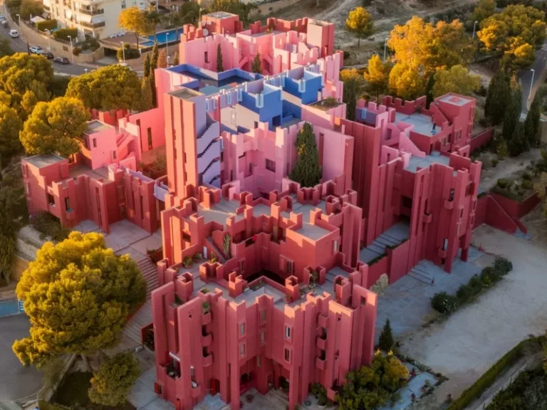 Muralla Roja in Calpe: A Surreal Icon of Architecture and Culture