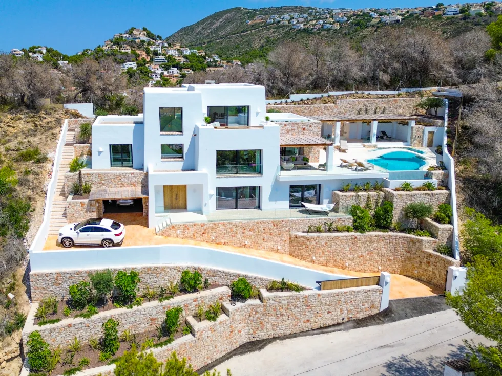 Drone photo of a new build villa in Moraira, complete operation from Moraira Invest Group