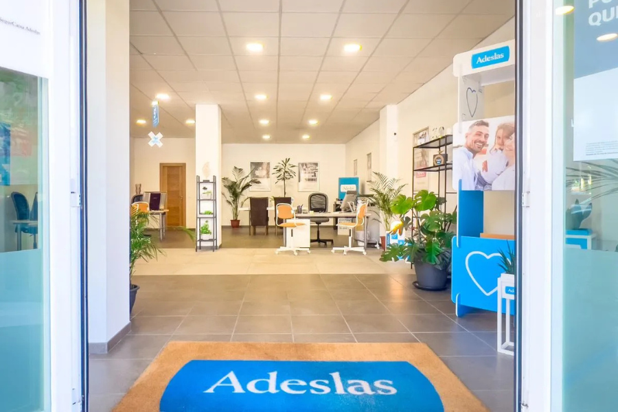 Adeslas Office Card Adeslas office interior in Altea