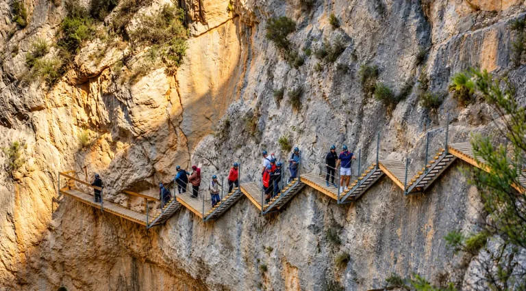 The Pasarela de Relleu: Alicante’s Glass-Floor Walkway Over the Amadorio Gorge